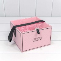 Коробка Квадратная 19*19*12 с прозрачной крышкой и ручкой Розовый 1/12 Арт: 721137/1